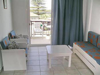 Renos Hotel Apts Polis Buitenkant foto